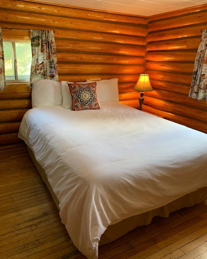Sportsman'S Lodge エニス エクステリア 写真