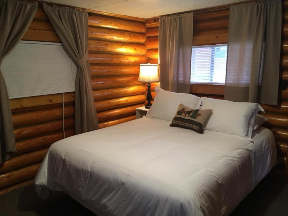 Sportsman'S Lodge エニス エクステリア 写真