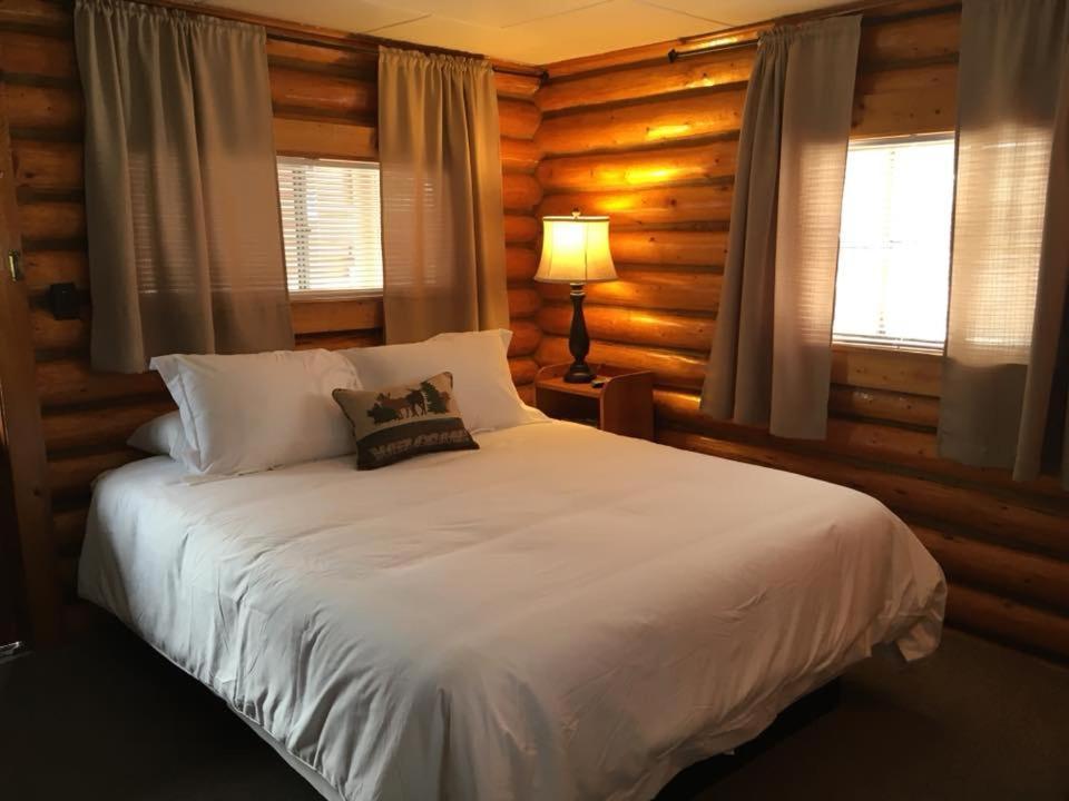 Sportsman'S Lodge エニス エクステリア 写真